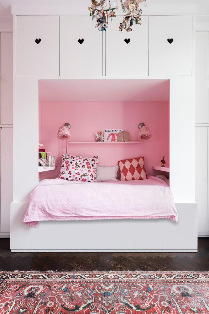 girls pink bedroom